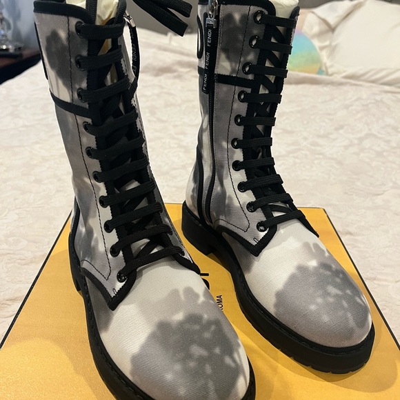 AUTHENTIC FENDI BOOTS - Picture 6 of 11